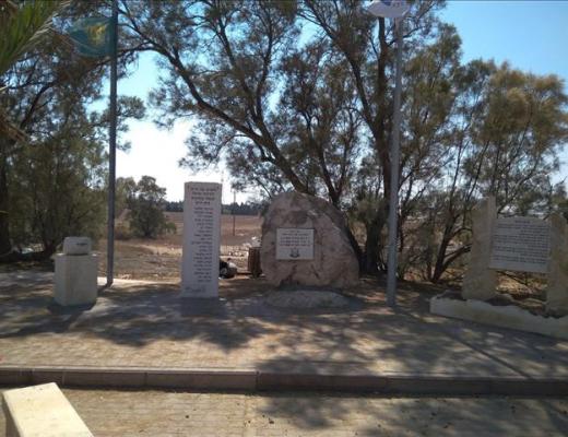 אנדרטה לנופלים בקרבות על בית דרס בתש"ח - מושב גבעתי
