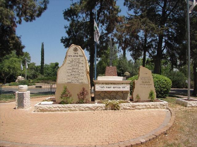 אנדרטה לזכר הנופלים במערכות ישראל - מושב מזור
