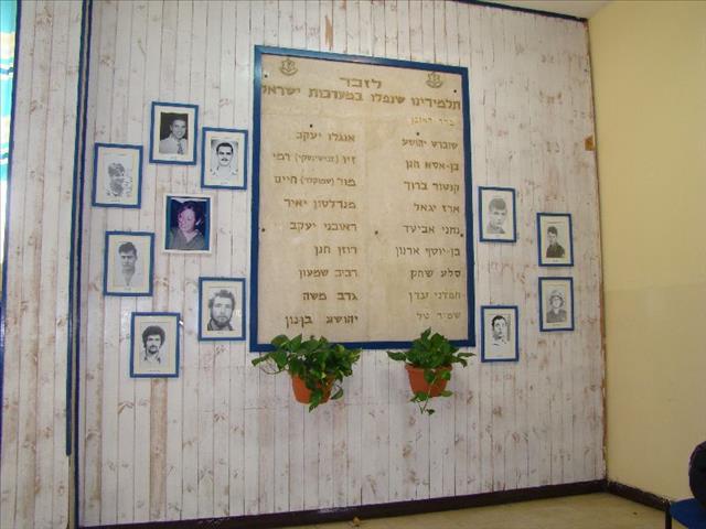 קיר זיכרון לנופלים מבית ספר יסודי שמעוני - גבעתיים