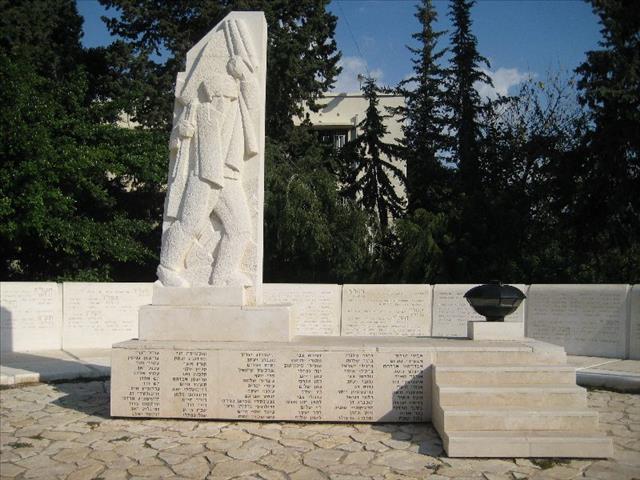 אנדרטה לבני העיר שנפלו במערכות ישראל - חולון