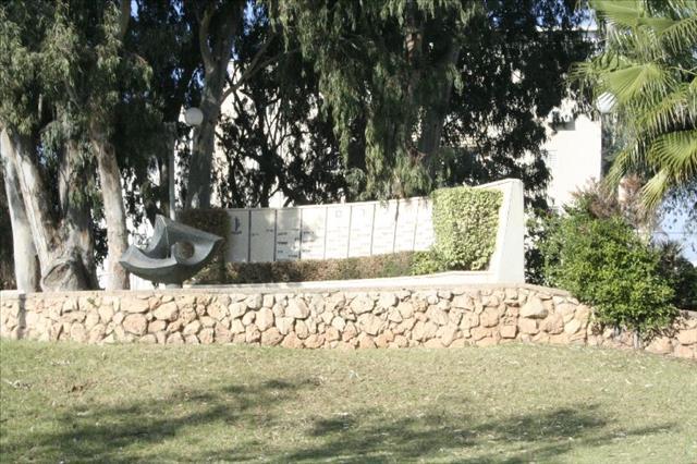 אנדרטה לבני שכונת צהלה שנפלו במערכות ישראל - תל אביב-יפו