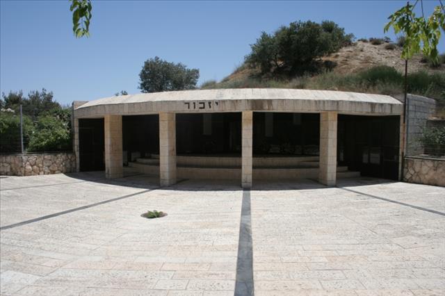 אנדרטה לנופלים בני קריית מנחם - ירושלים