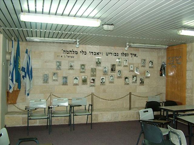 חדר הנצחה לנופלים מבית ספר תיכון ברנר - פתח תקווה