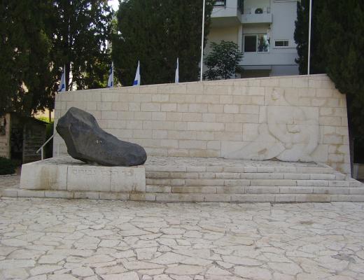 אנדרטה לזכר בני היישוב שנפלו במערכות ישראל - רחובות