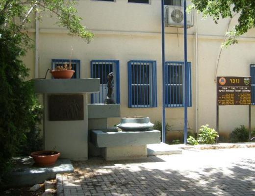 אנדרטה לזכר הנופלים מבית ספר בארי - ראשון לציון