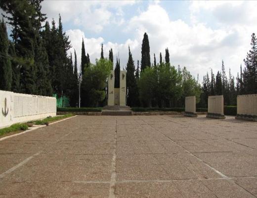 יד זיכרון וגבורה לבני גוש דן שנפלו במערכות ישראל - מחנה דורי