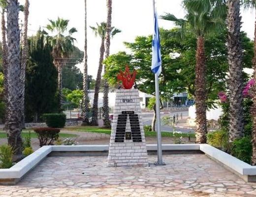 אנדרטה לזכר הנופלים במערכות ישראל - נווה מונוסון
