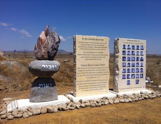 אנדרטה לחללי הקרבות במקום במלחמת יום הכיפורים - תל סאקי (כביש 98, רמת מגשימים - אלוני הבשן)
