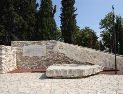 אנדרטה לנופלים בקרב על המקום במלחמת העצמאות - אשדוד