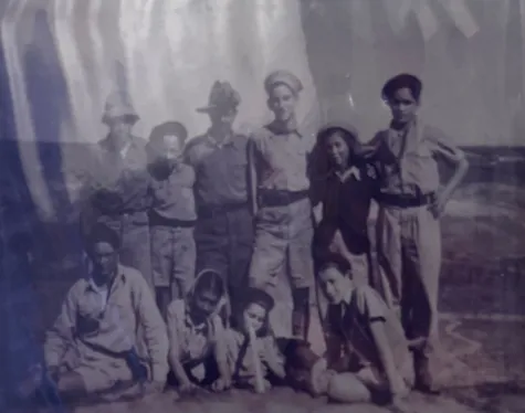 מכבי צעיר, טיול לחולדה 1947, חיים עומד שלישי מימין